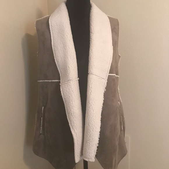 Leather and sheep fur vest - Picture 4 of 9